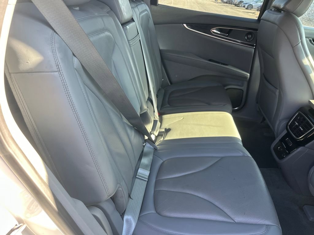 Used 2022 Lincoln Nautilus Reserve w/ Equipment Group 201A image 15