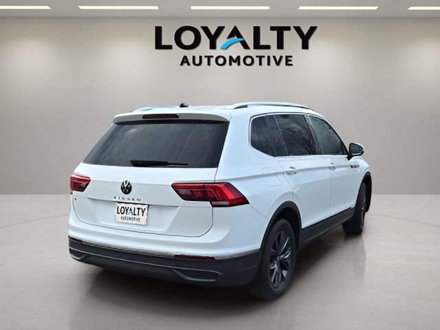 Used 2023 Volkswagen Tiguan SE w/ Panoramic Sunroof Package image 5