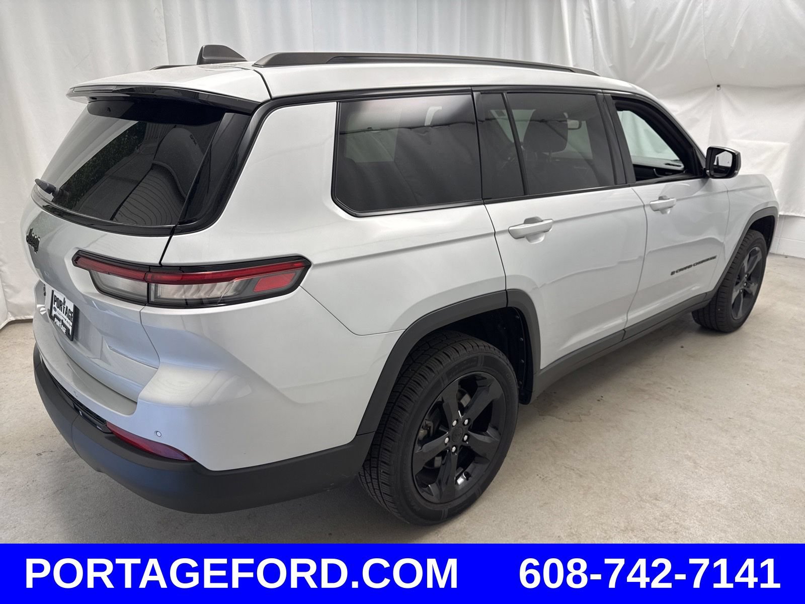 Used 2022 Jeep Grand Cherokee L Laredo AWD/4WD image 2
