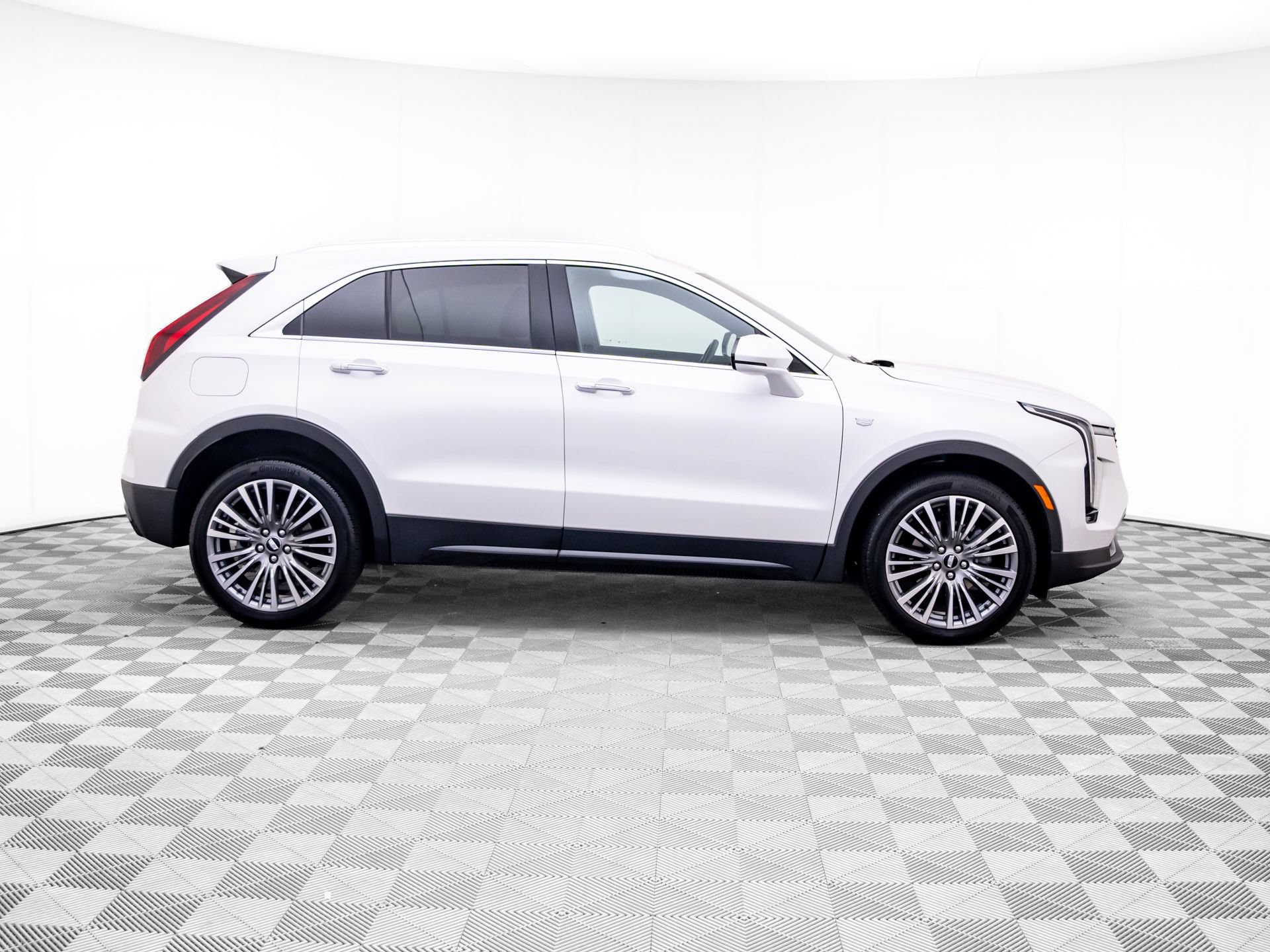 Certified 2024 Cadillac XT4 Premium Luxury w/ Technology Package FWD image 8