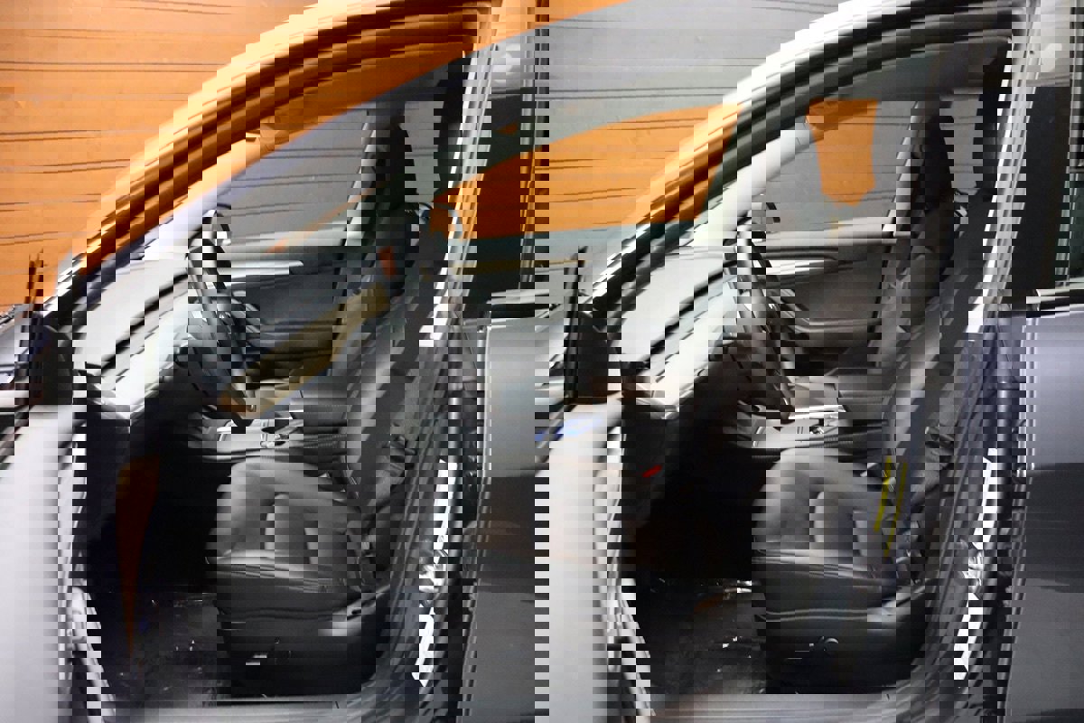 Used 2023 Tesla Model 3 Standard Range image 37