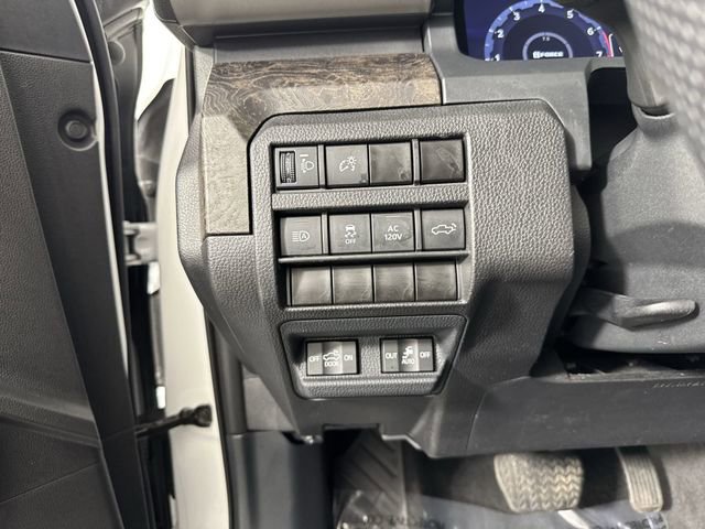 Used 2024 Toyota Tacoma Limited w/ Limited Package (LT) AWD/4WD image 14