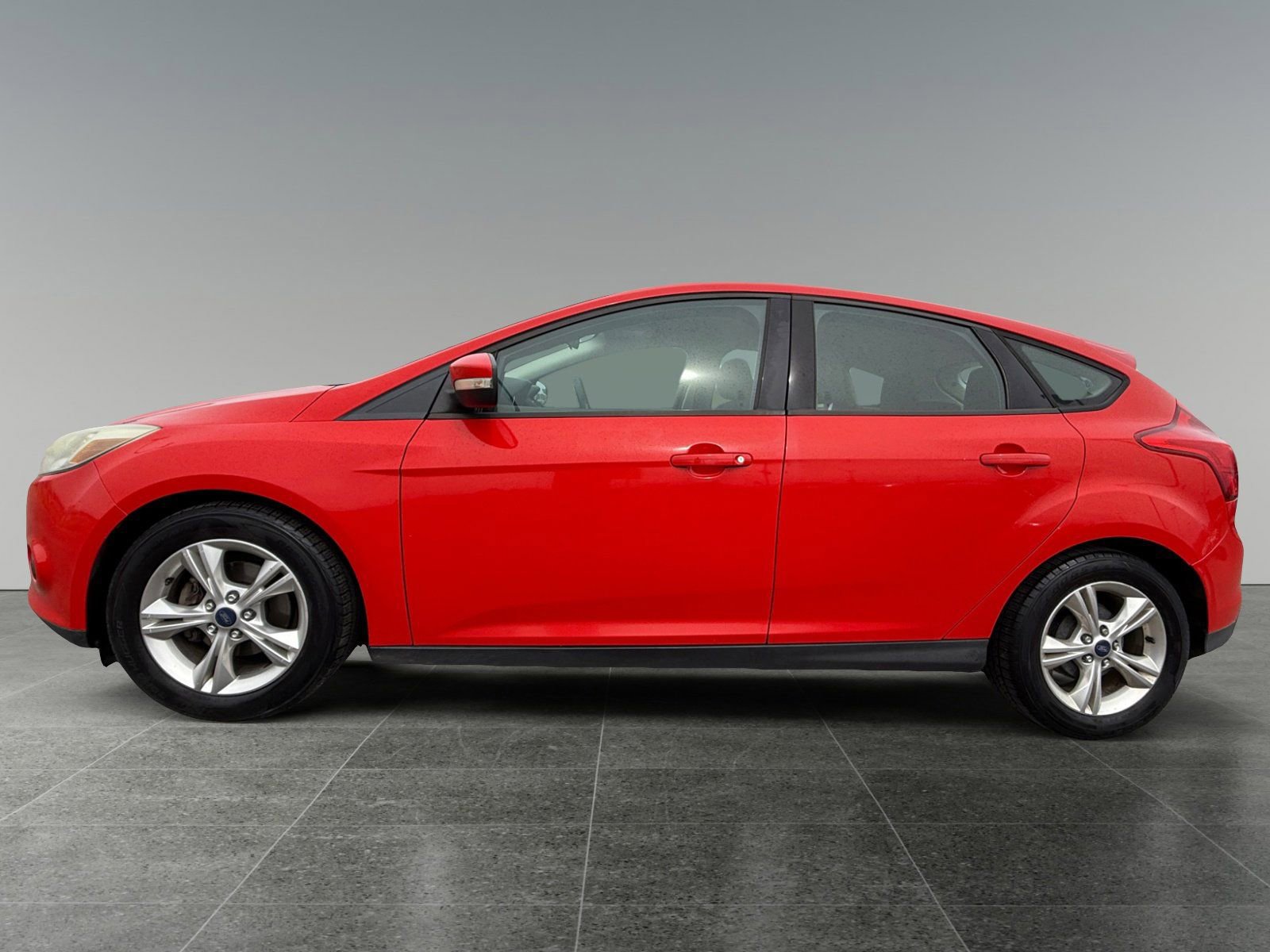 Used 2013 Ford Focus SE FWD image 2
