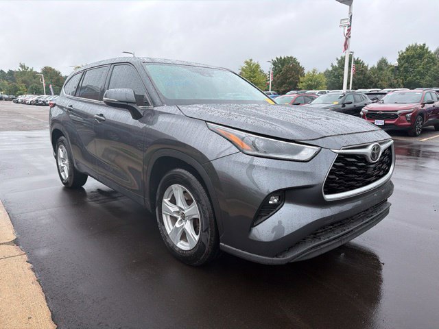 Used 2021 Toyota Highlander LE FWD image 4