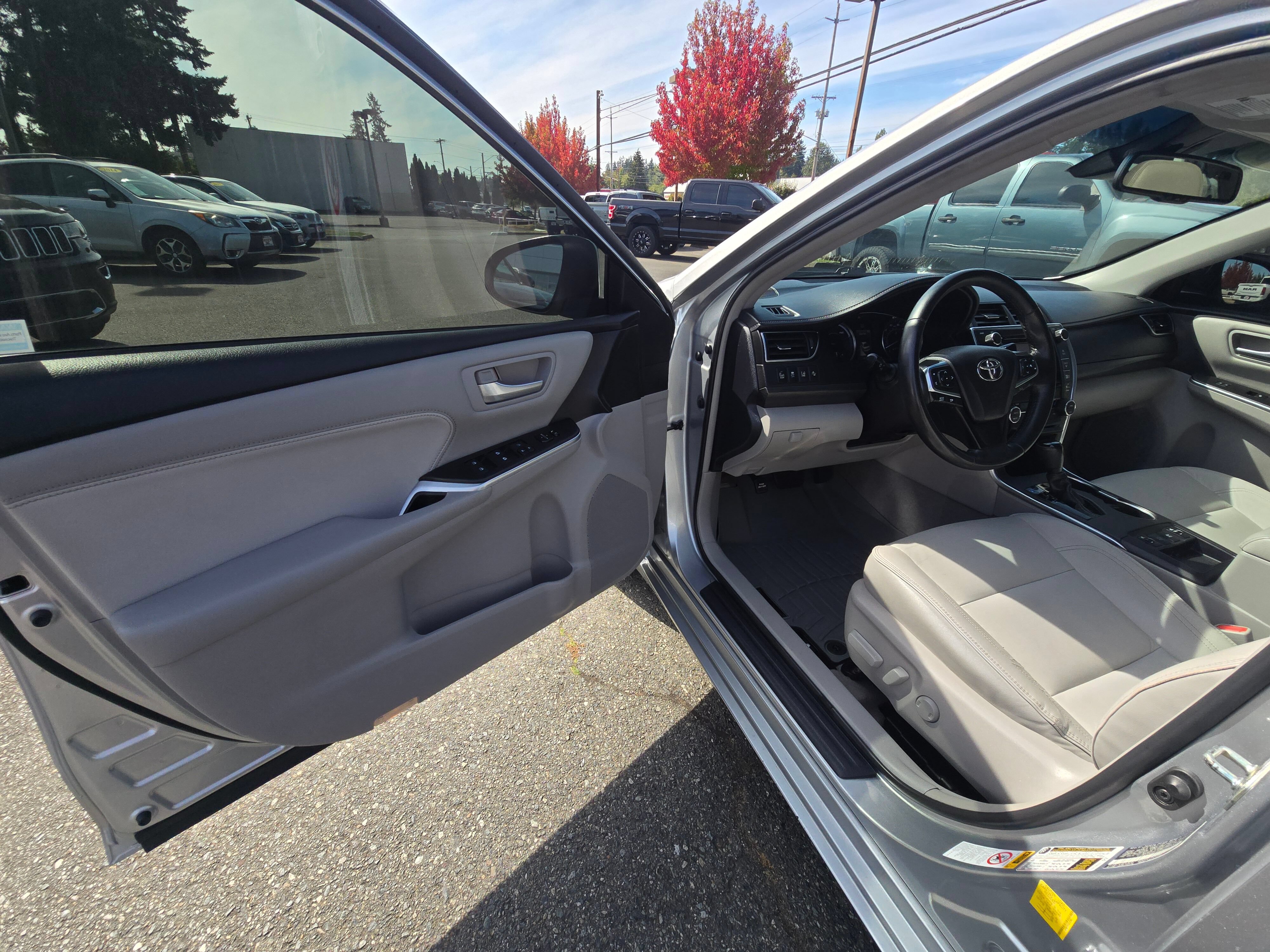Used 2016 Toyota Camry XLE w/ Moonroof Package FWD image 20