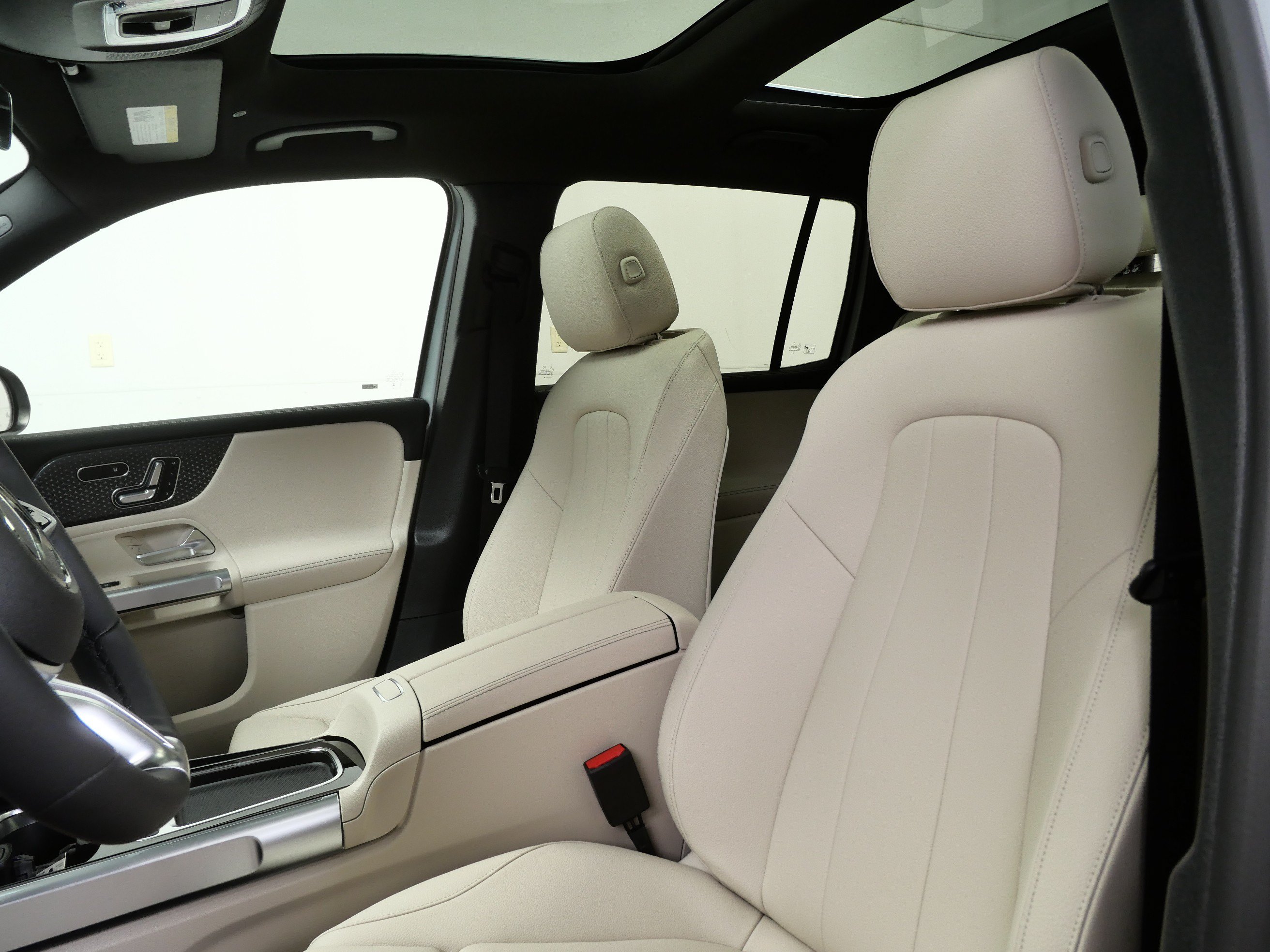 New 2026 Mercedes-Benz GLB 250 4MATIC image 8