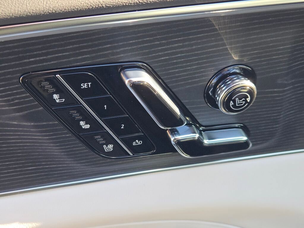 New 2026 Cadillac Lyriq Premium Luxury image 24