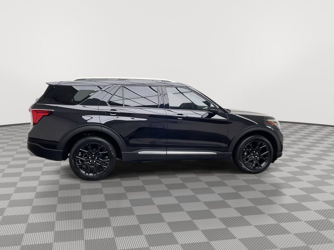 Certified 2025 Ford Explorer Platinum w/ Ultimate Package AWD/4WD image 46