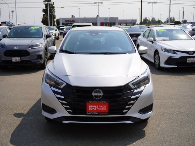 Used 2025 Nissan Versa SV FWD image 4