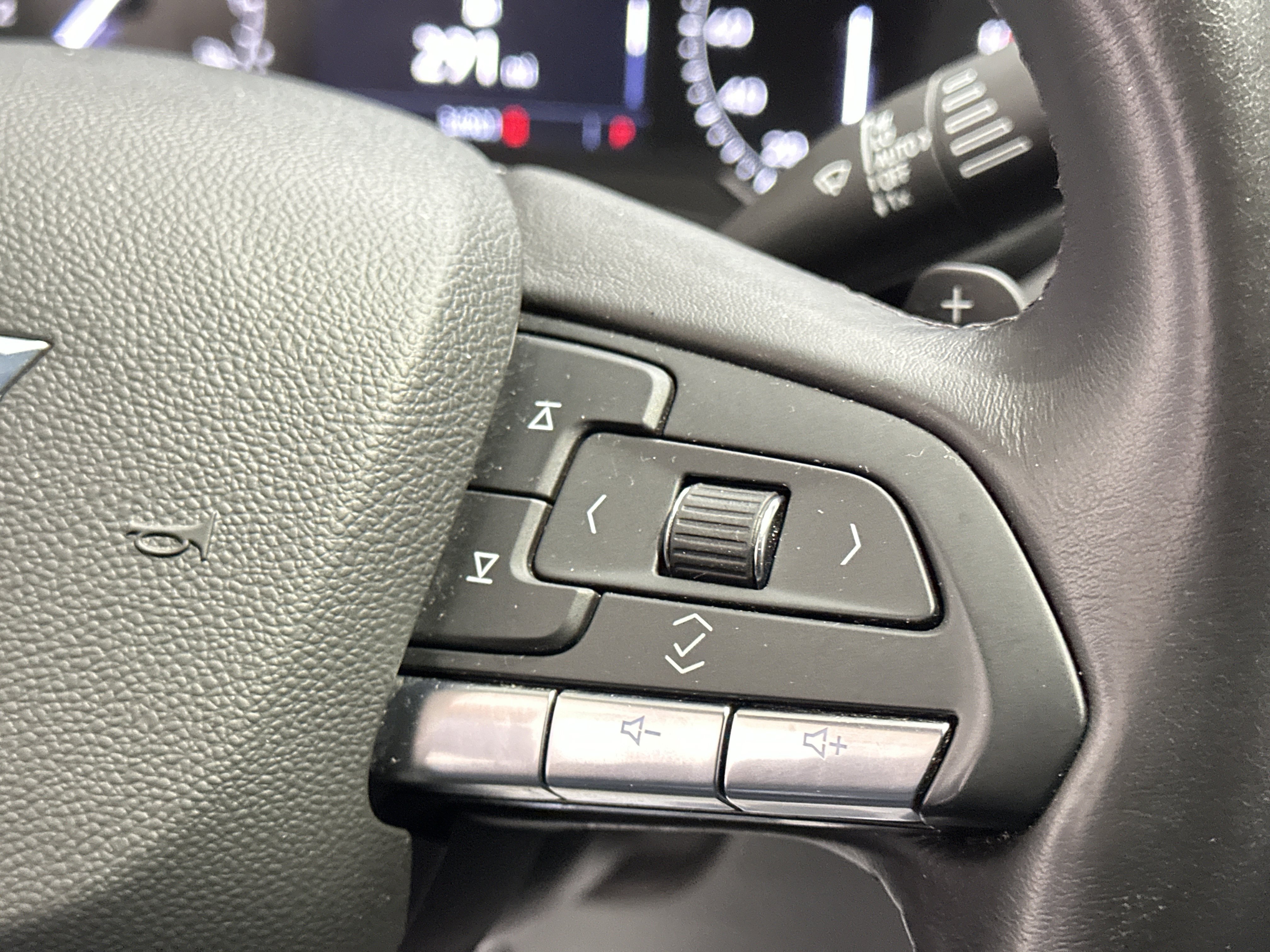 Used 2023 Cadillac XT4 Premium Luxury image 30