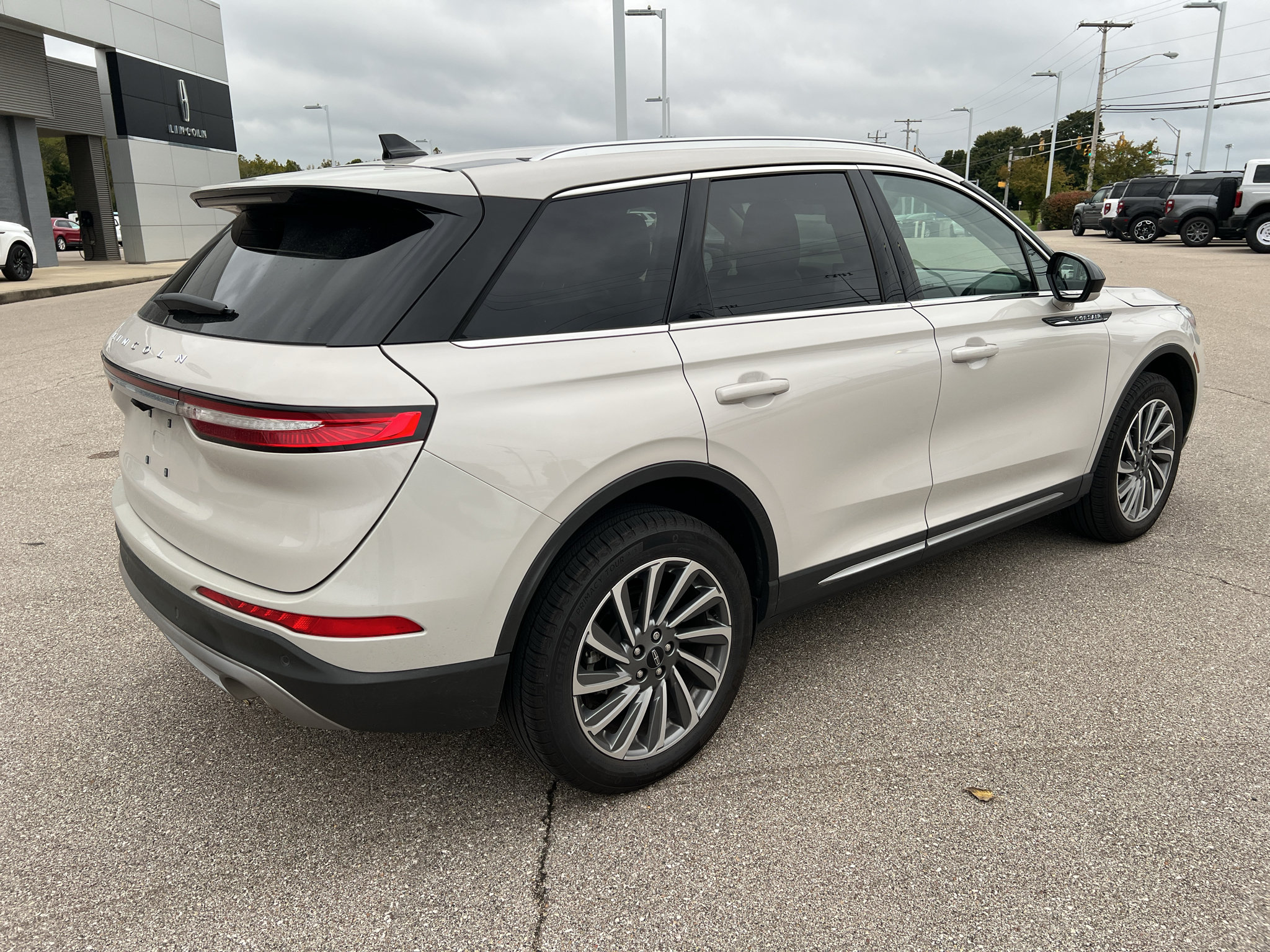 Used 2023 Lincoln Corsair Reserve AWD/4WD image 7