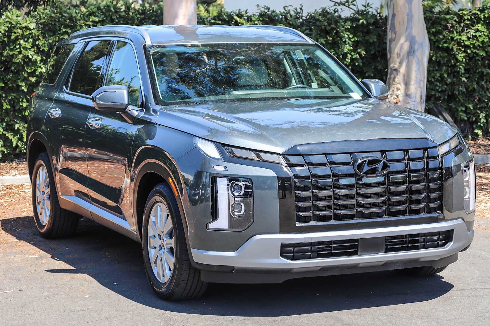 Used 2024 Hyundai Palisade SEL FWD image 3