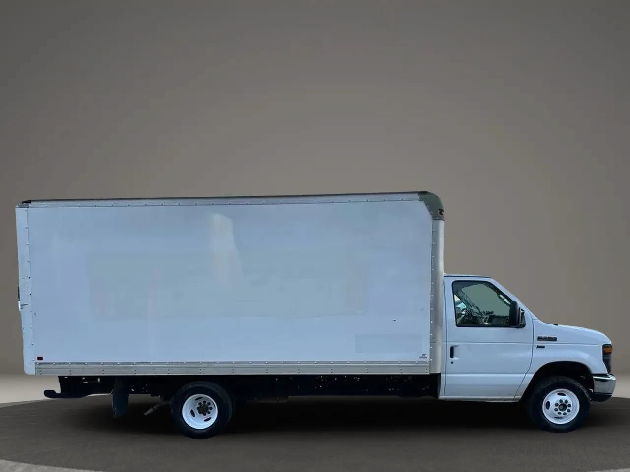 Used 2015 Ford E-350 and Econoline 350 Super Duty RWD image 5