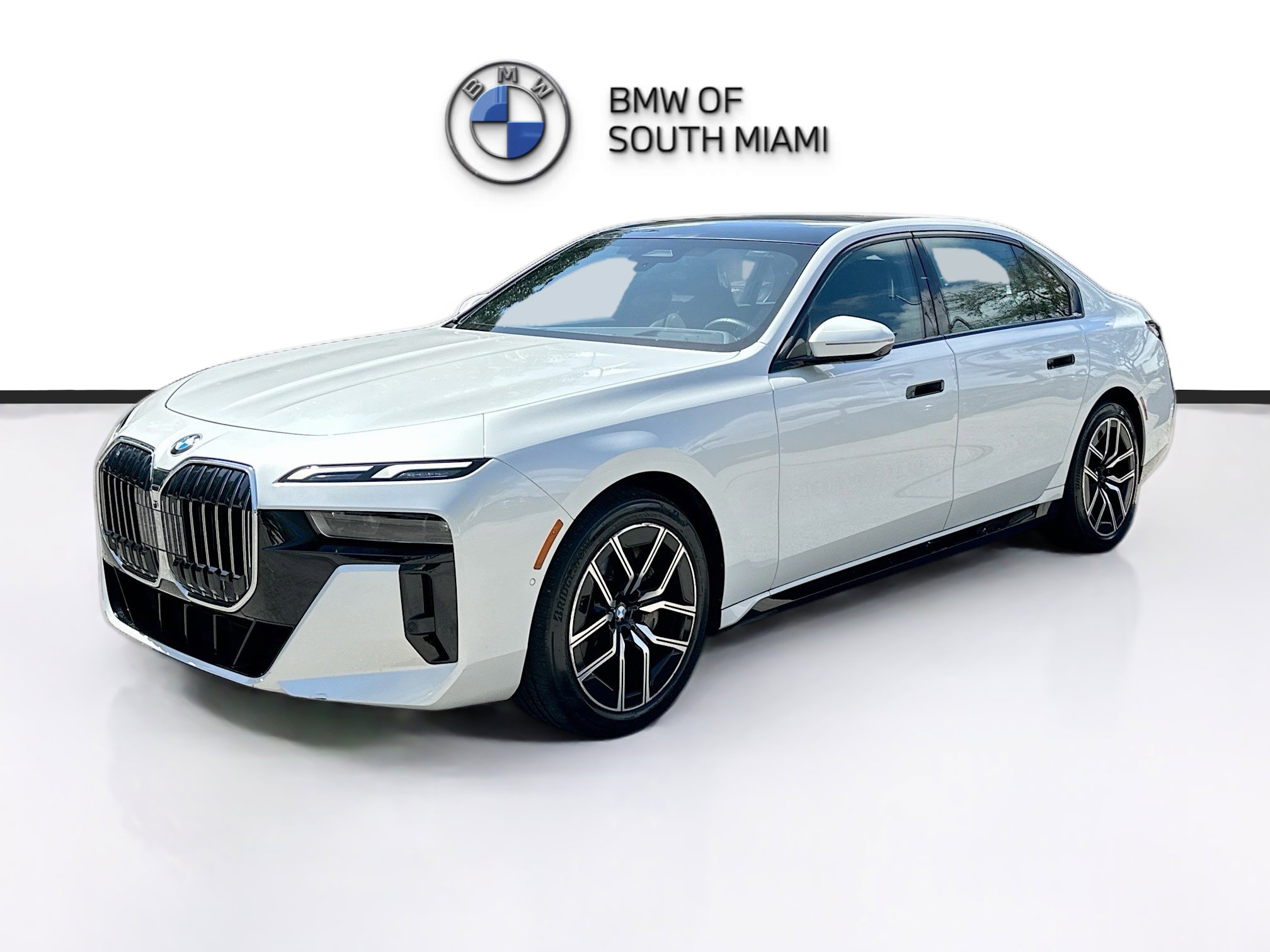 Used 2023 BMW 740i w/ Parking Assistance Package image 3