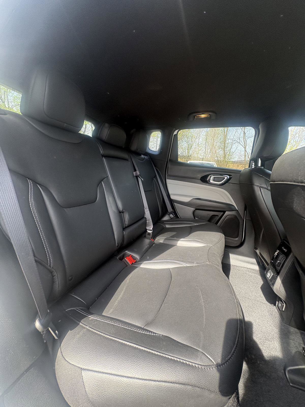 Used 2025 Jeep Compass Limited image 13