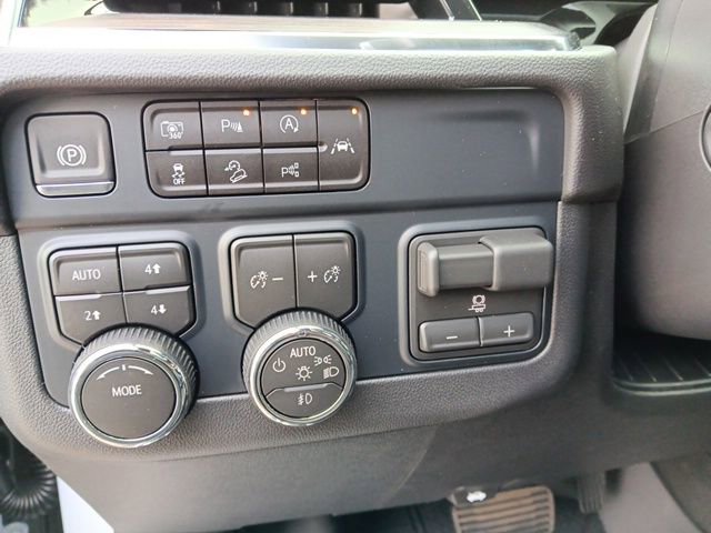 New 2026 Chevrolet Suburban Premier image 23