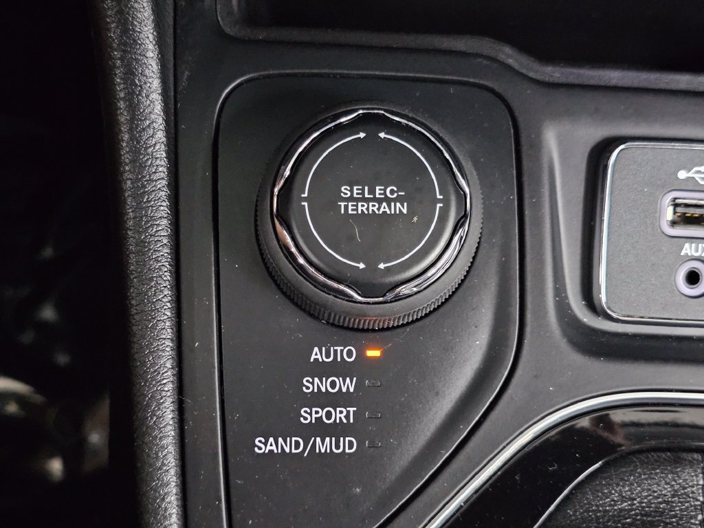 Used 2020 Jeep Cherokee Limited AWD/4WD image 20
