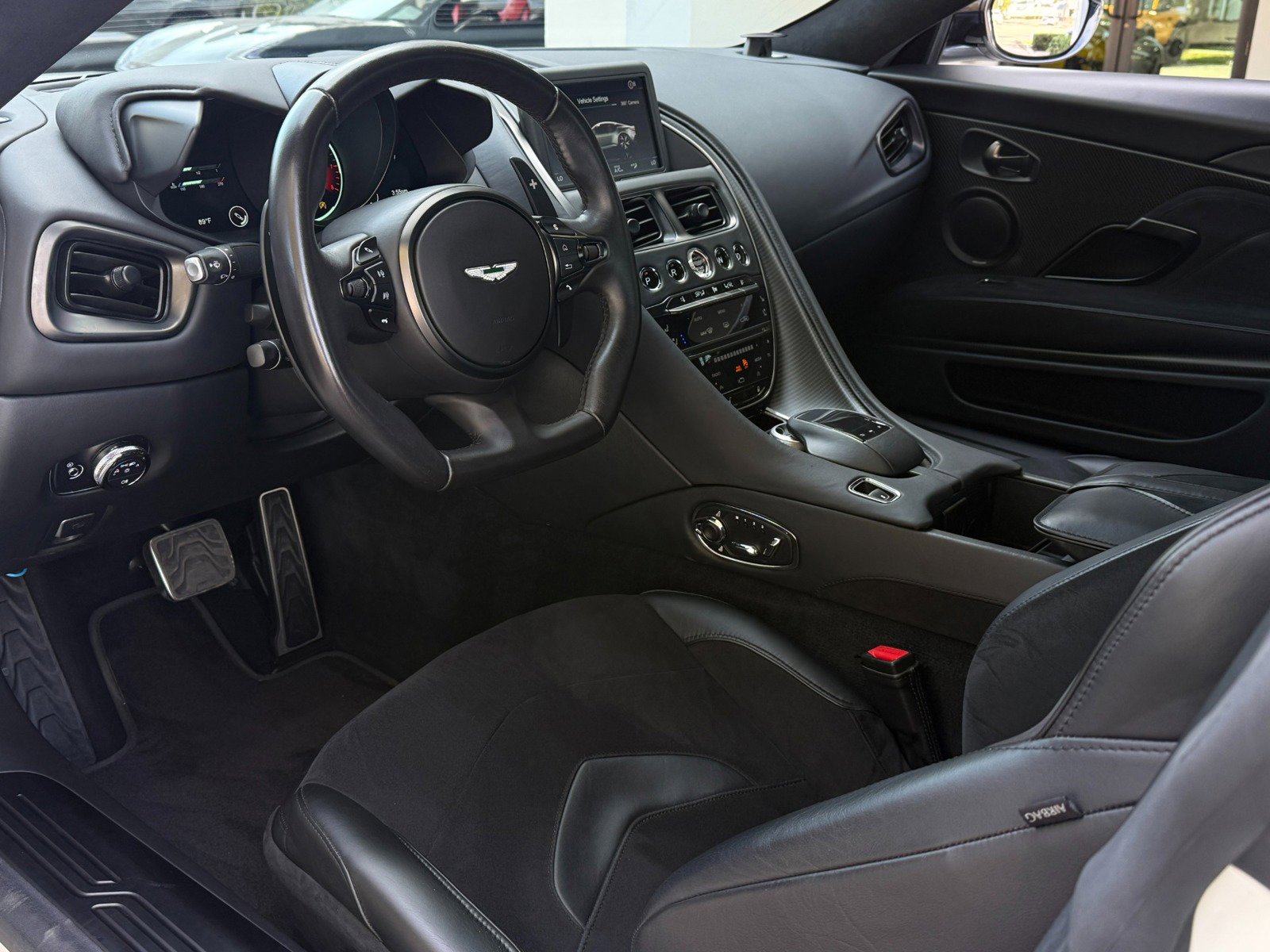 Used 2019 Aston Martin DBS Superleggera image 2