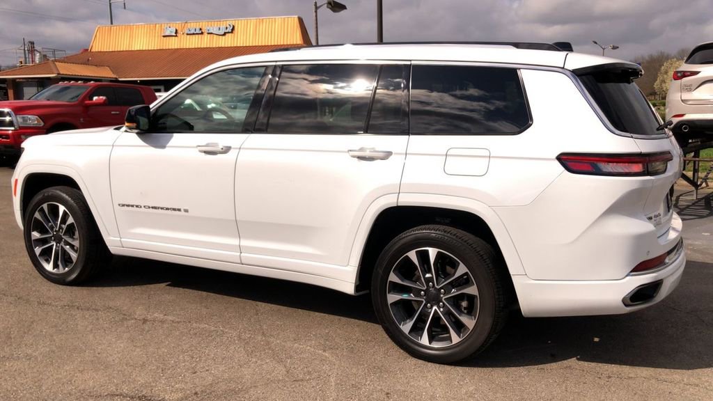 Used 2023 Jeep Grand Cherokee L Overland w/ Advanced Protech Group III AWD/4WD image 5