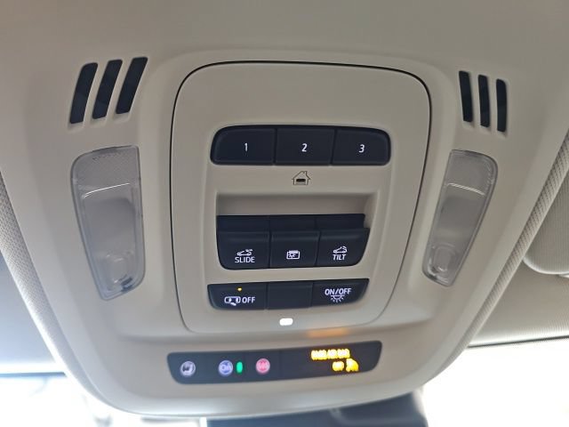 Used 2023 Buick Envision Avenir AWD/4WD image 18