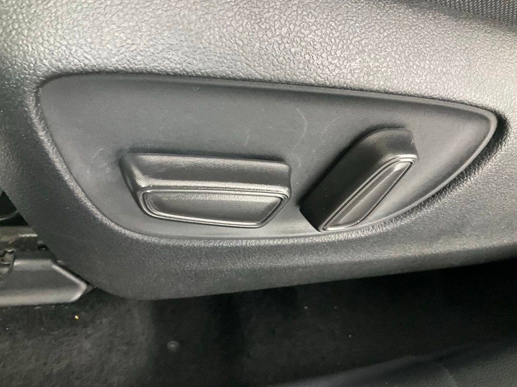 Used 2021 Toyota Highlander LE image 23