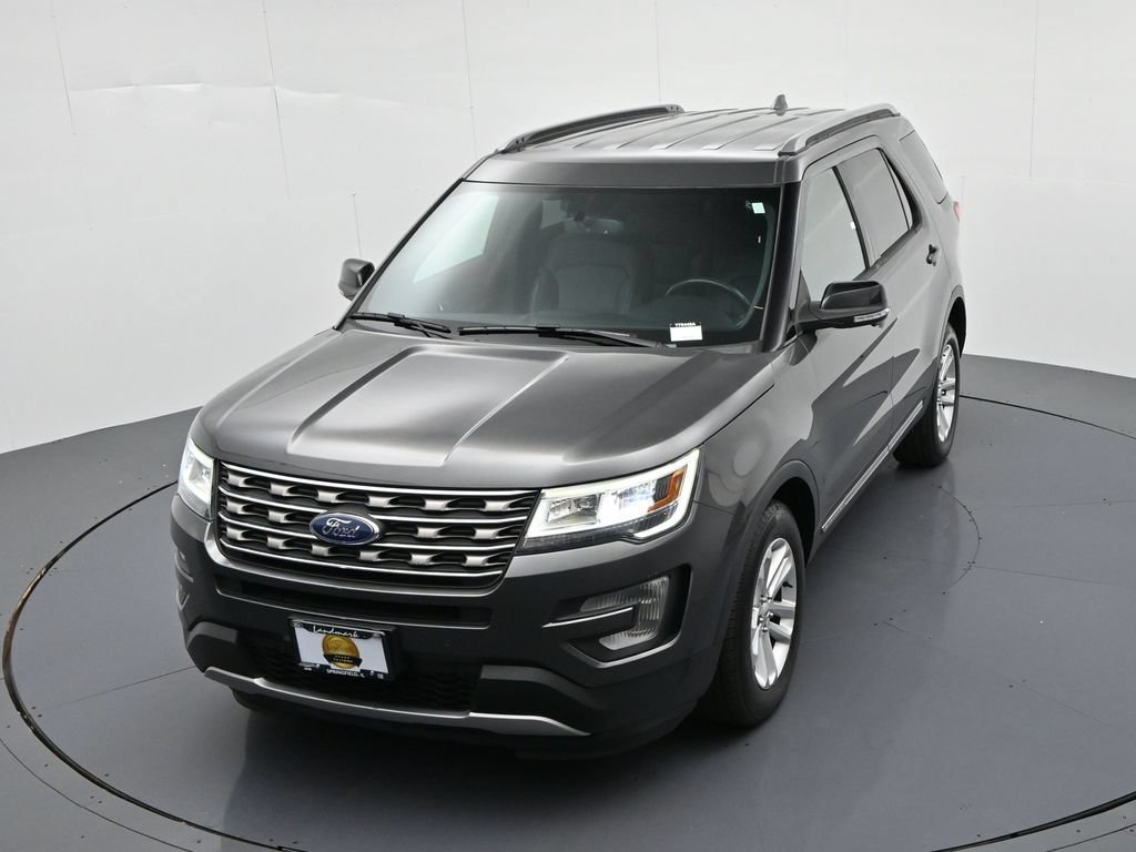 Used 2017 Ford Explorer XLT w/ Equipment Group 202A FWD image 18