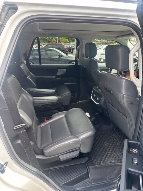 Used 2025 Ford Expedition Active RWD image 9
