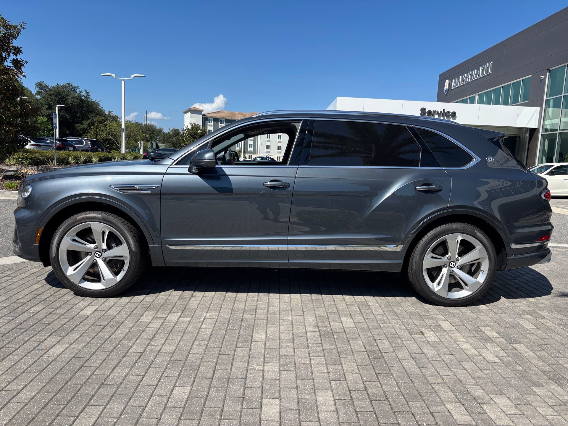 New 2025 Bentley Bentayga Extended Wheelbase image 11