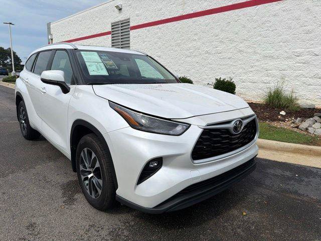 Certified 2026 Toyota Highlander XLE AWD/4WD image 1