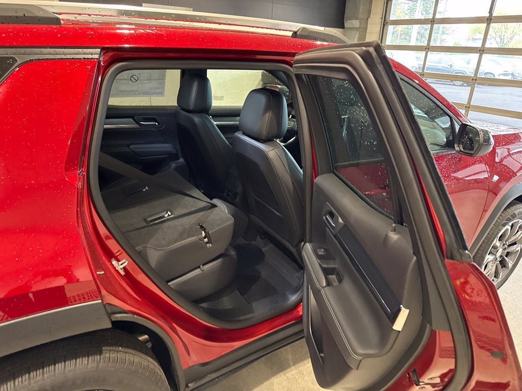 New 2027 GMC Terrain Elevation w/ Elevation Premium Package AWD/4WD image 17