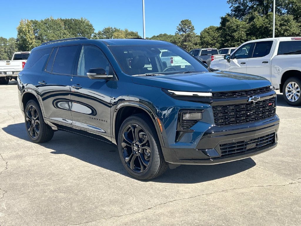 New 2027 Chevrolet Traverse RS w/ LPO, Floor Liner Package FWD image 5