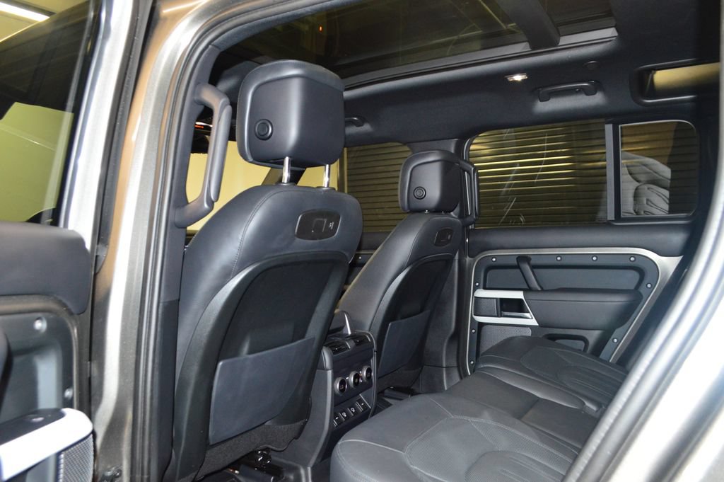Used 2022 Land Rover Defender 110 XS Edition AWD/4WD image 30