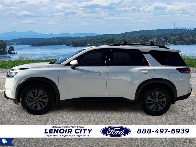 Used 2022 Nissan Pathfinder SV w/ SV Premium Package image 4