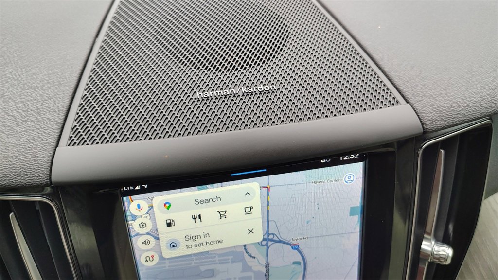 Certified 2023 Volvo XC60 B5 Plus w/ Climate Package image 20