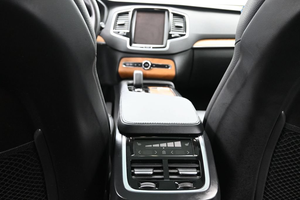 Used 2025 Volvo XC90 T8 Plus w/ Protection Package Premier AWD/4WD image 17