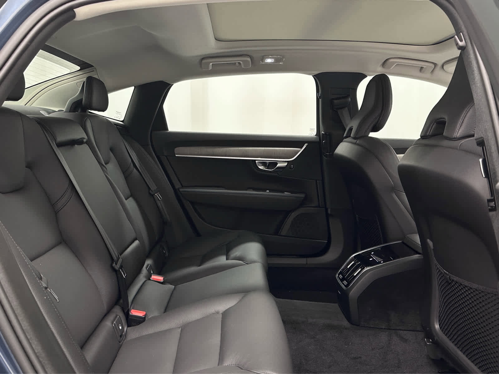 Used 2023 Volvo S90 B6 Plus AWD/4WD image 21