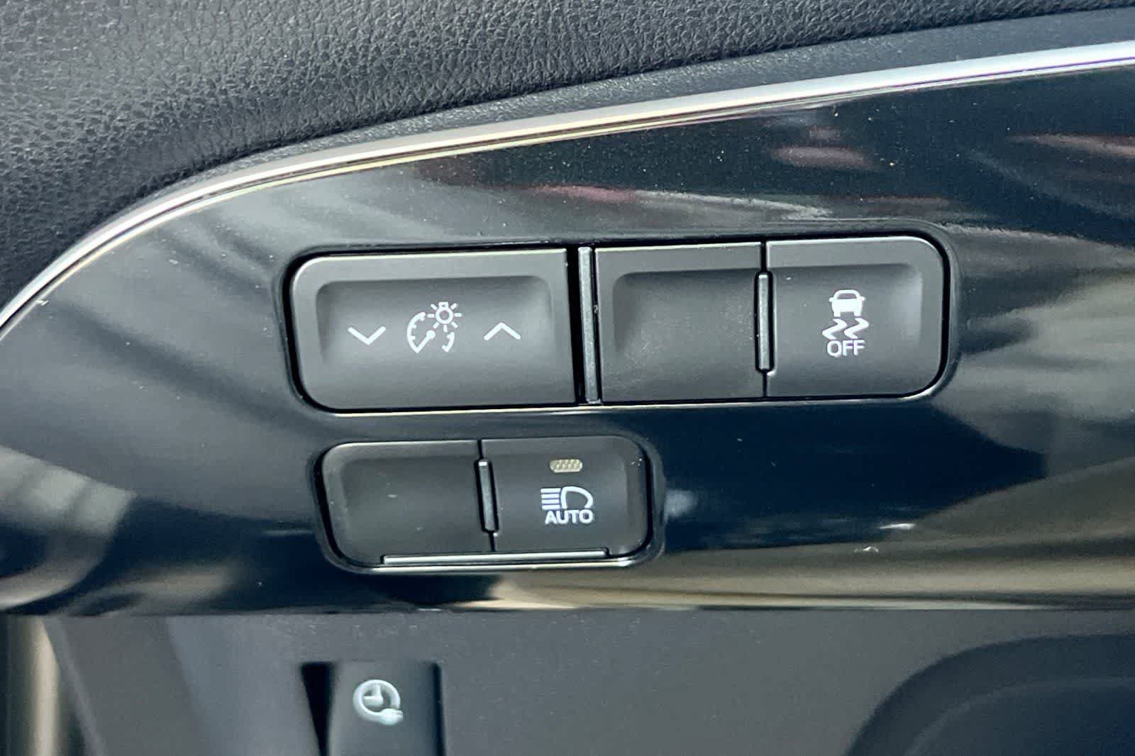 Used 2022 Toyota Prius Prime LE FWD image 32