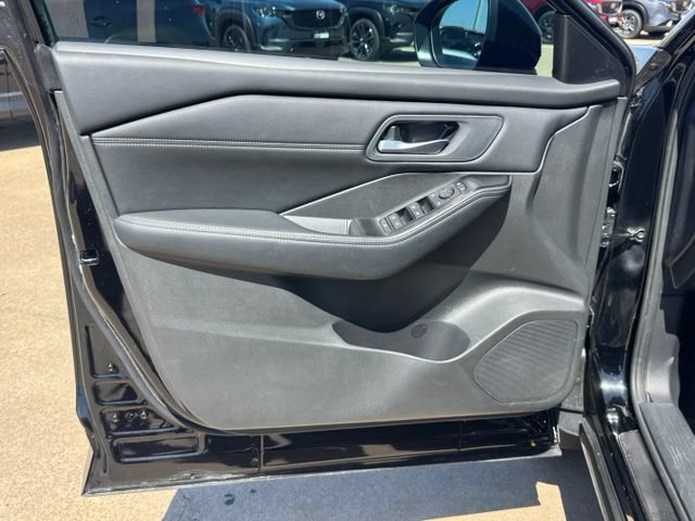Used 2026 Nissan Rogue Dark Armor FWD image 12