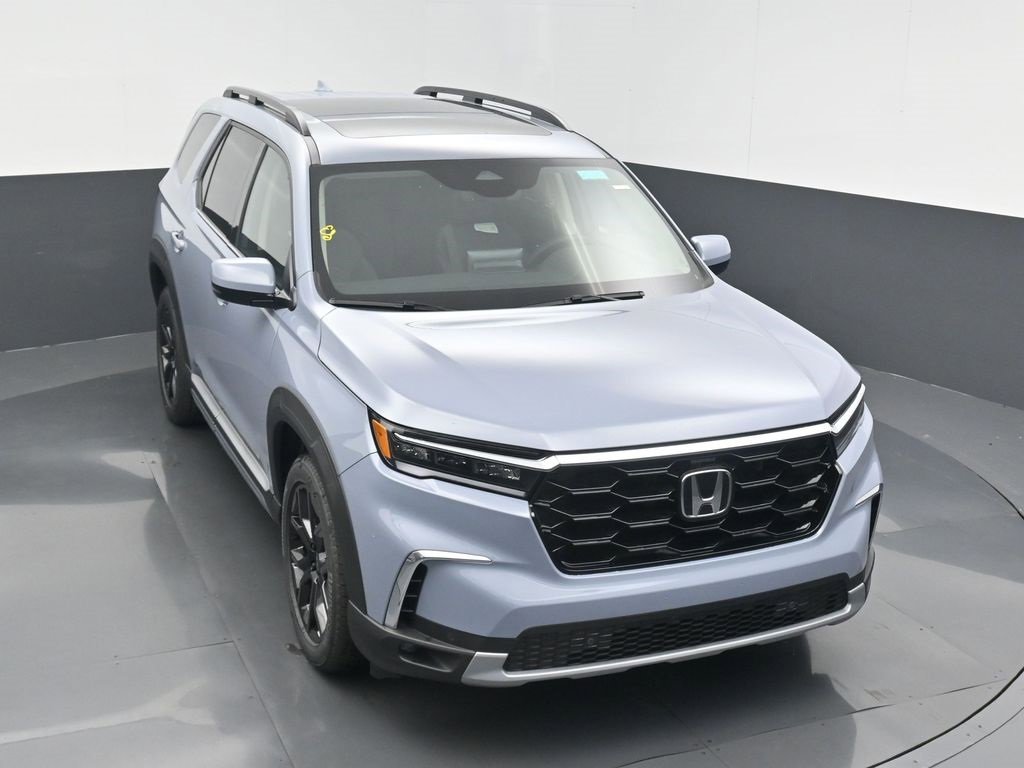 New 2025 Honda Pilot Touring image 3