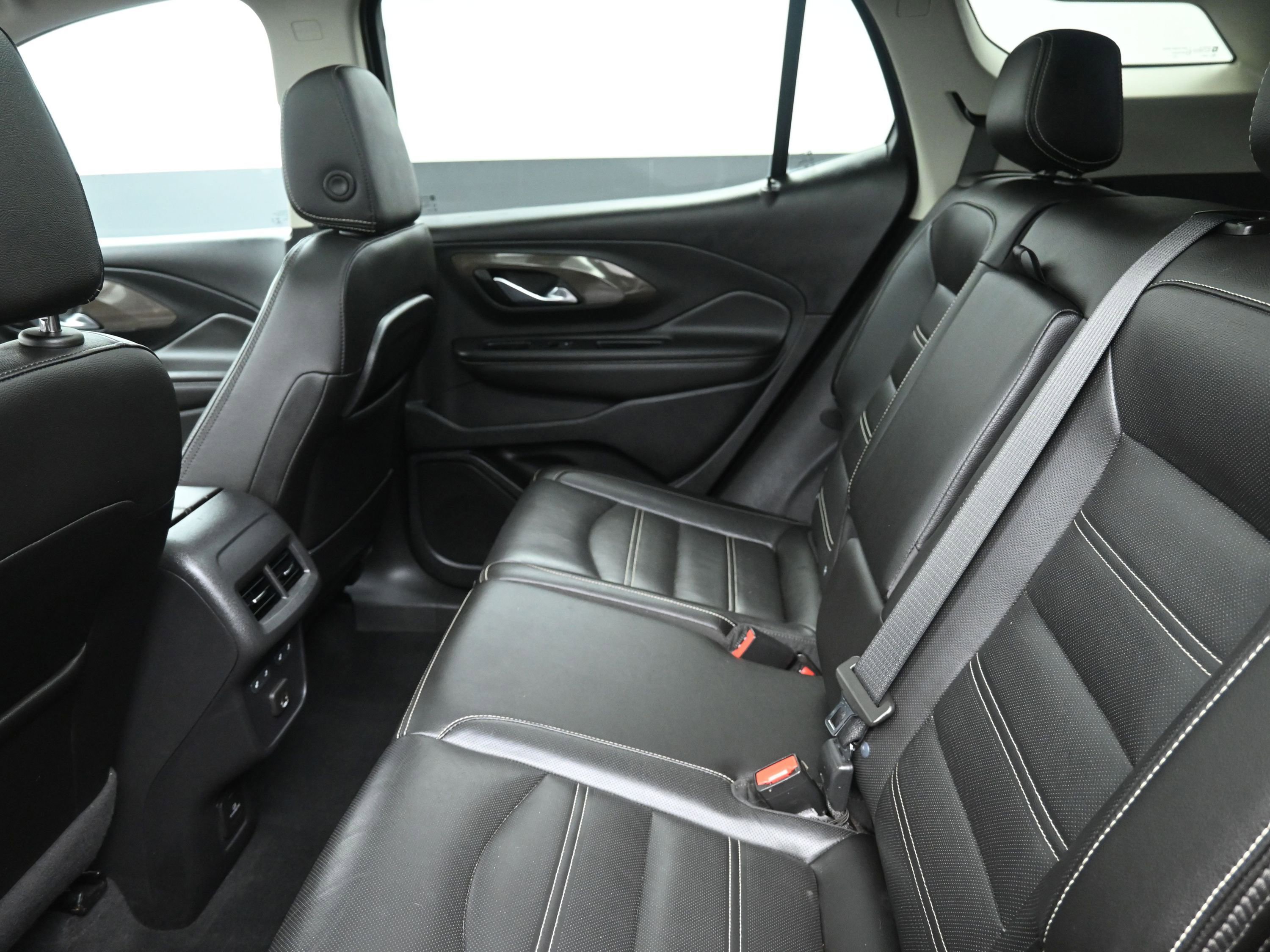 Used 2023 GMC Terrain Denali w/ Black Diamond Edition image 31