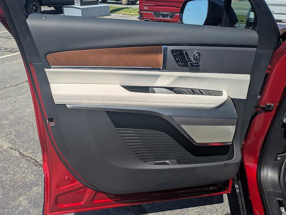 New 2026 Cadillac Vistiq Luxury image 10