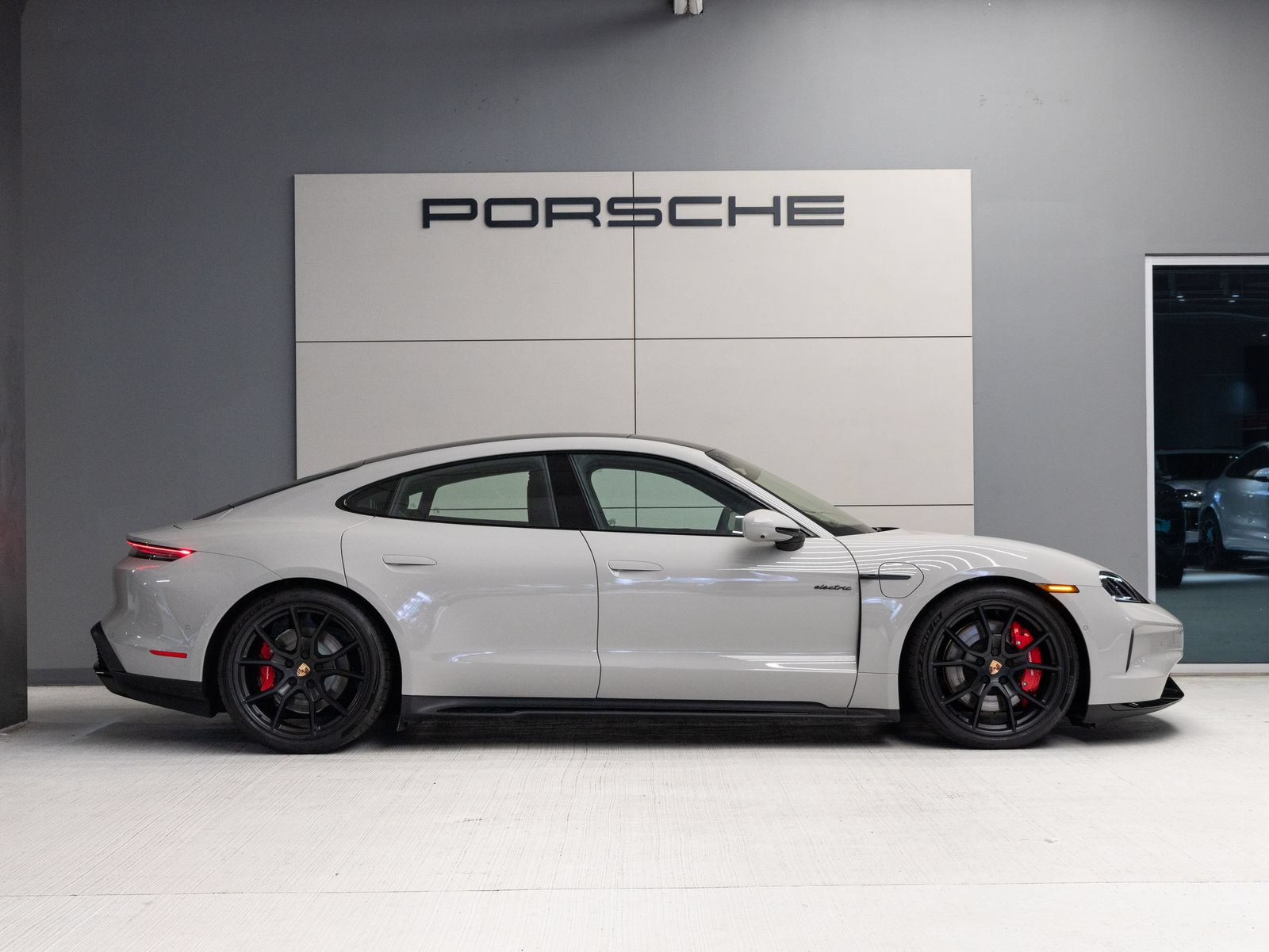 New 2026 Porsche Taycan GTS AWD/4WD image 8