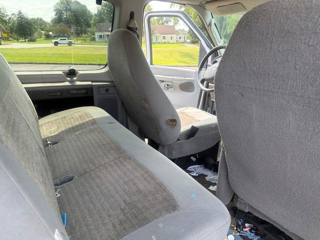 Used 2005 Ford E-350 and Econoline 350 XLT RWD image 13