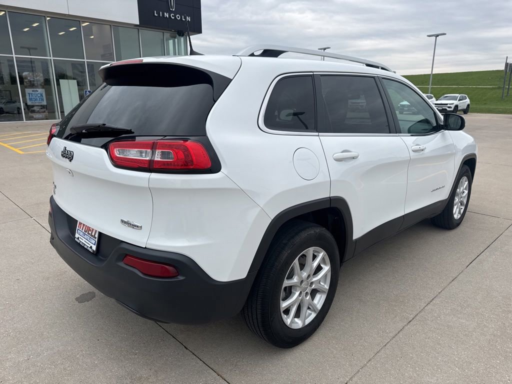 Used 2018 Jeep Cherokee Latitude Plus w/ Cold Weather Group AWD/4WD image 29