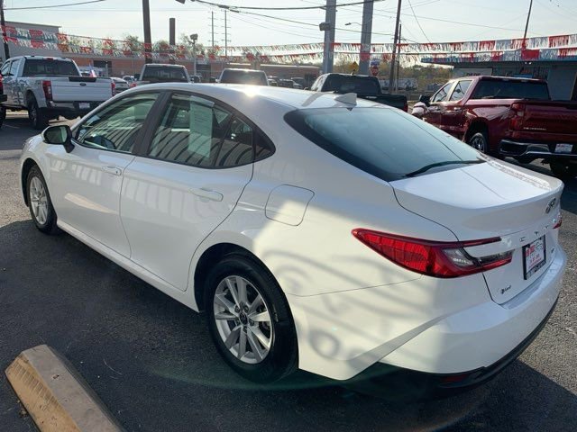 Used 2025 Toyota Camry LE image 4