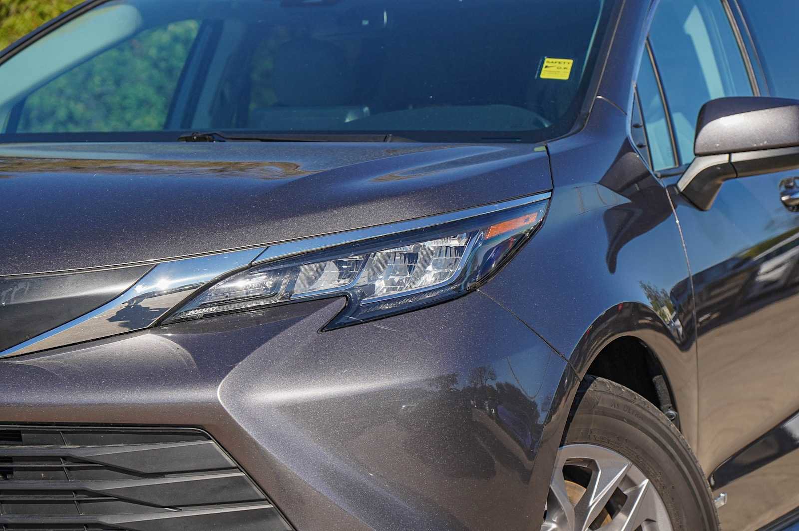 Used 2021 Toyota Sienna XLE image 3