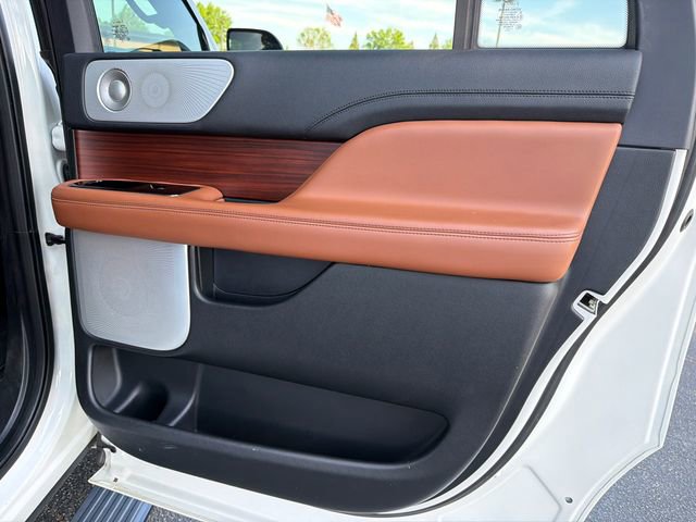 Used 2021 Lincoln Navigator L Reserve w/ Luxury Package AWD/4WD image 16