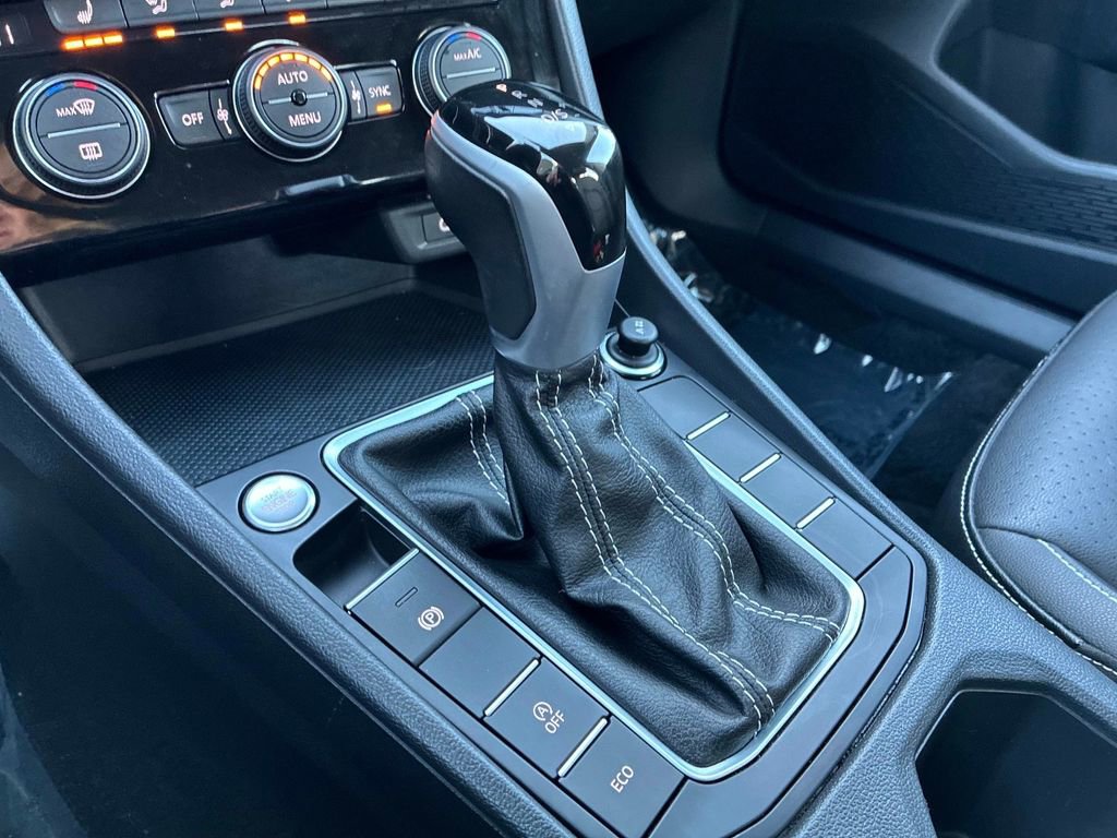 Used 2024 Volkswagen Jetta SE image 28