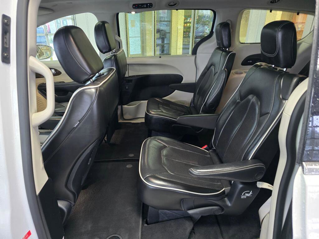 Used 2022 Chrysler Pacifica Limited image 34