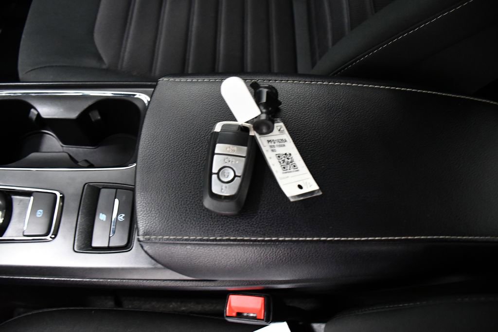 Used 2020 Ford Fusion SE image 23